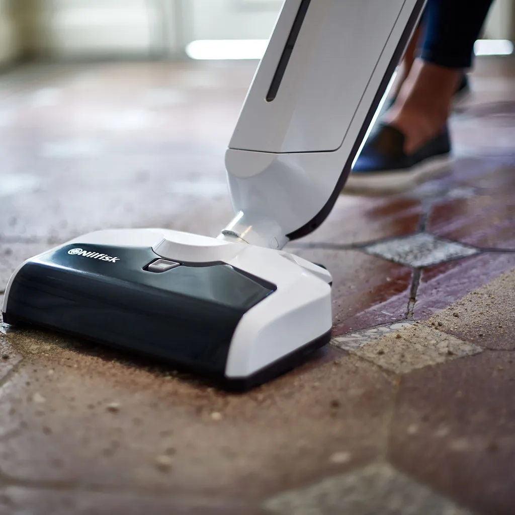 Nilfisk 128390053 Set Combi + EU Washer Hartbodenreiniger + Extra-Bürstrolle, Wischen, Saugen & Trocknen In Einem, Selbstreinigungsfunktion, 2 Tanks 8 Nilfisk 128390053 Set Combi + EU Washer Hartbodenreiniger + Extra-Bürstrolle, Wischen, Saugen & Trocknen In Einem, Selbstreinigungsfunktion, 2 Tanks – Bild 8