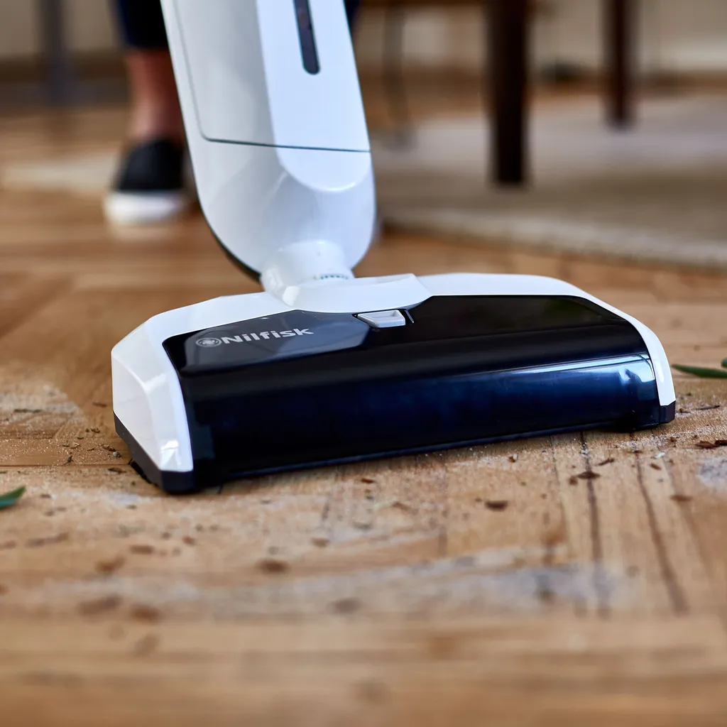 Nilfisk 128390053 Set Combi + EU Washer Hartbodenreiniger + Extra-Bürstrolle, Wischen, Saugen & Trocknen In Einem, Selbstreinigungsfunktion, 2 Tanks 9 Nilfisk 128390053 Set Combi + EU Washer Hartbodenreiniger + Extra-Bürstrolle, Wischen, Saugen & Trocknen In Einem, Selbstreinigungsfunktion, 2 Tanks – Bild 9
